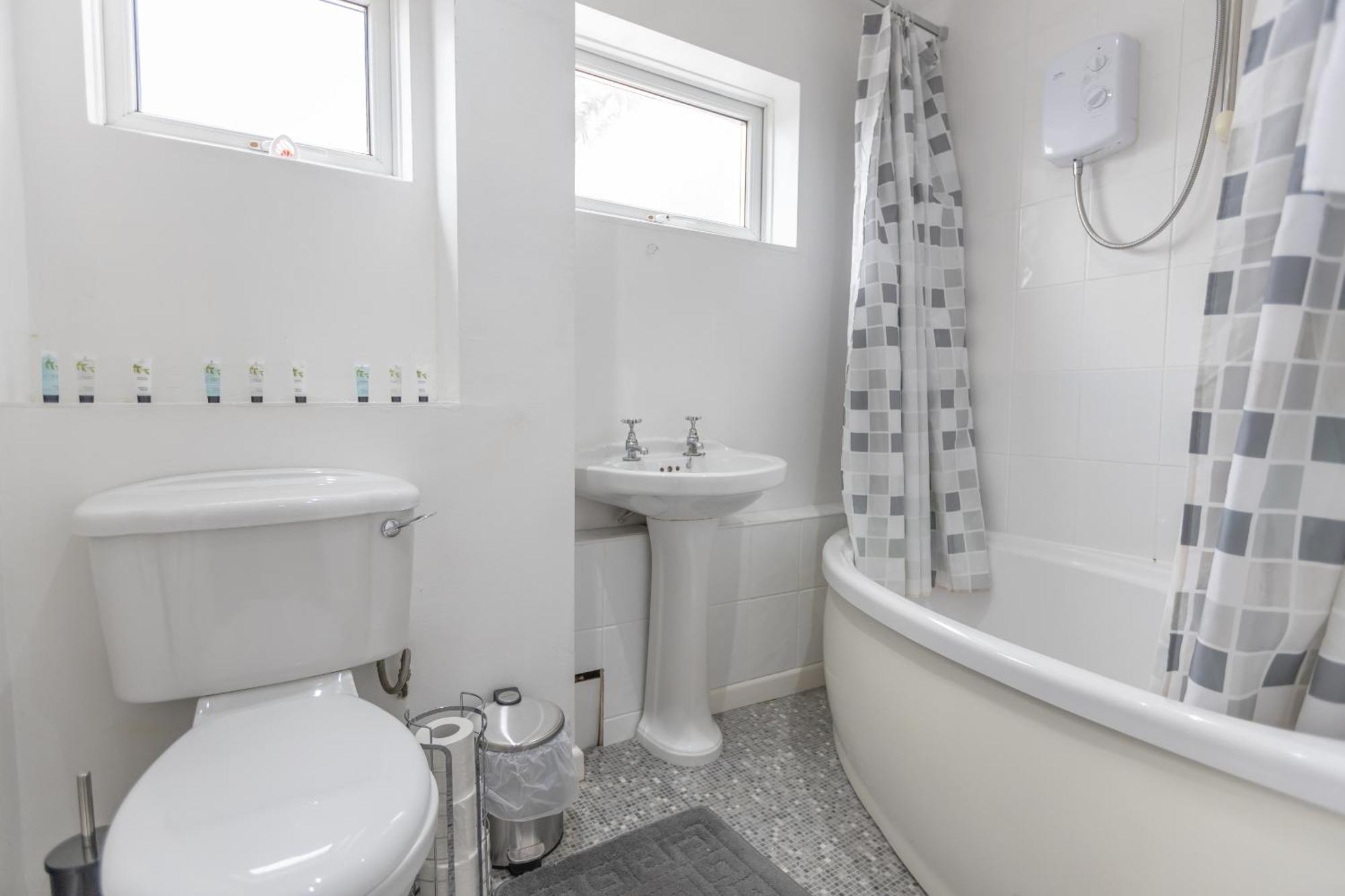Opp B'Ham - Freshly Refurbished Walls And Carpets! Big Savings Booking 7 Days Or More! Apartment Marston Green ภายนอก รูปภาพ